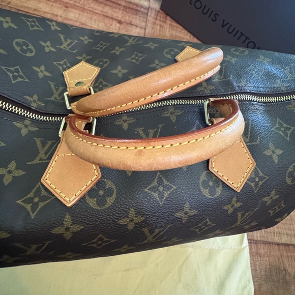 Louis Vuitton Monogram Canvas Speedy 40 - Picture 8 of 11